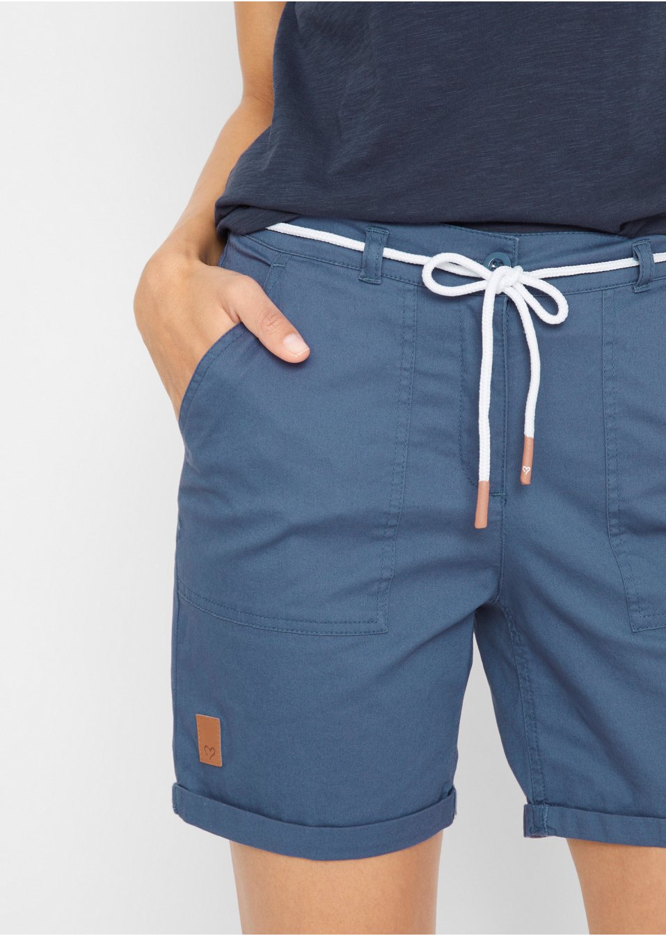 Short avec ceinture à nouer