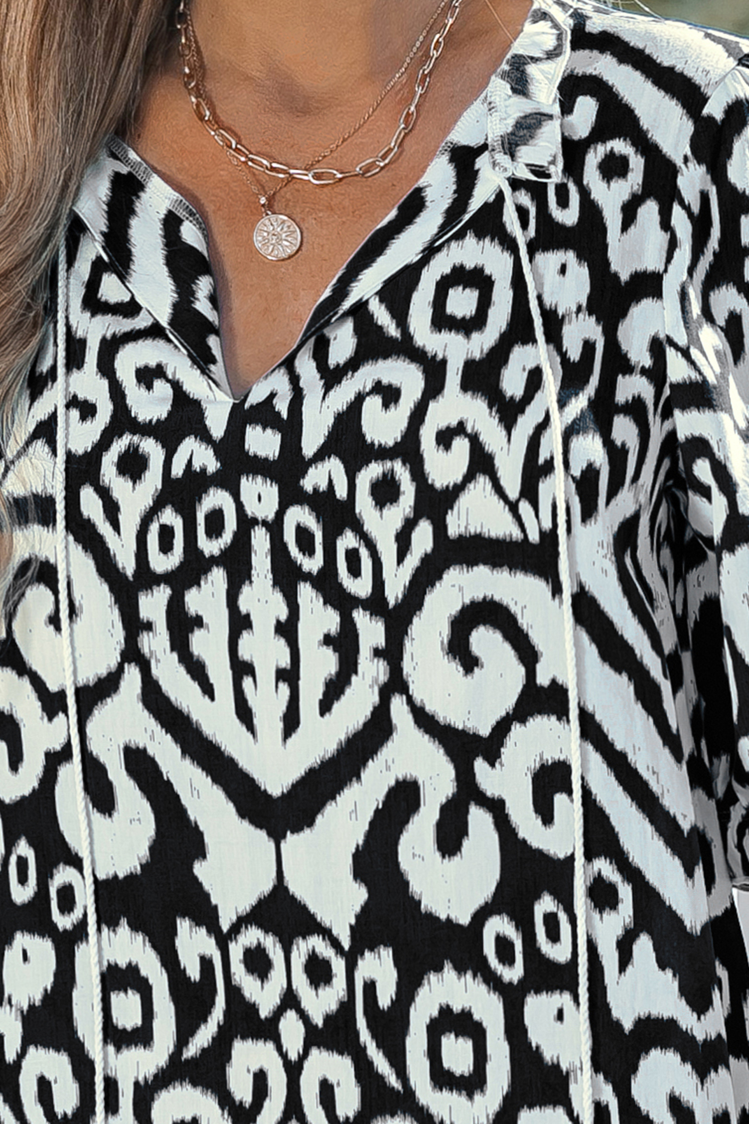 Robe mini avec demi-manches à nouer et glands boho