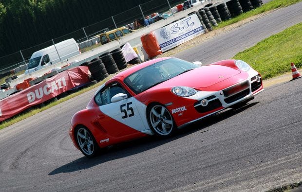 Einen Porsche Cayman Cup selber fahren in Italien