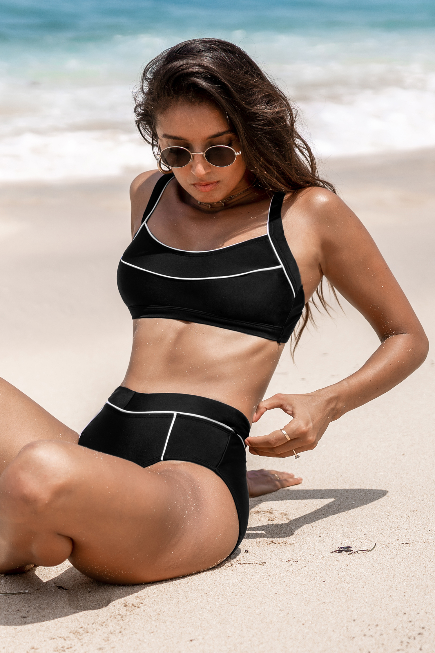 Bikini taille haute en V à col carré noir