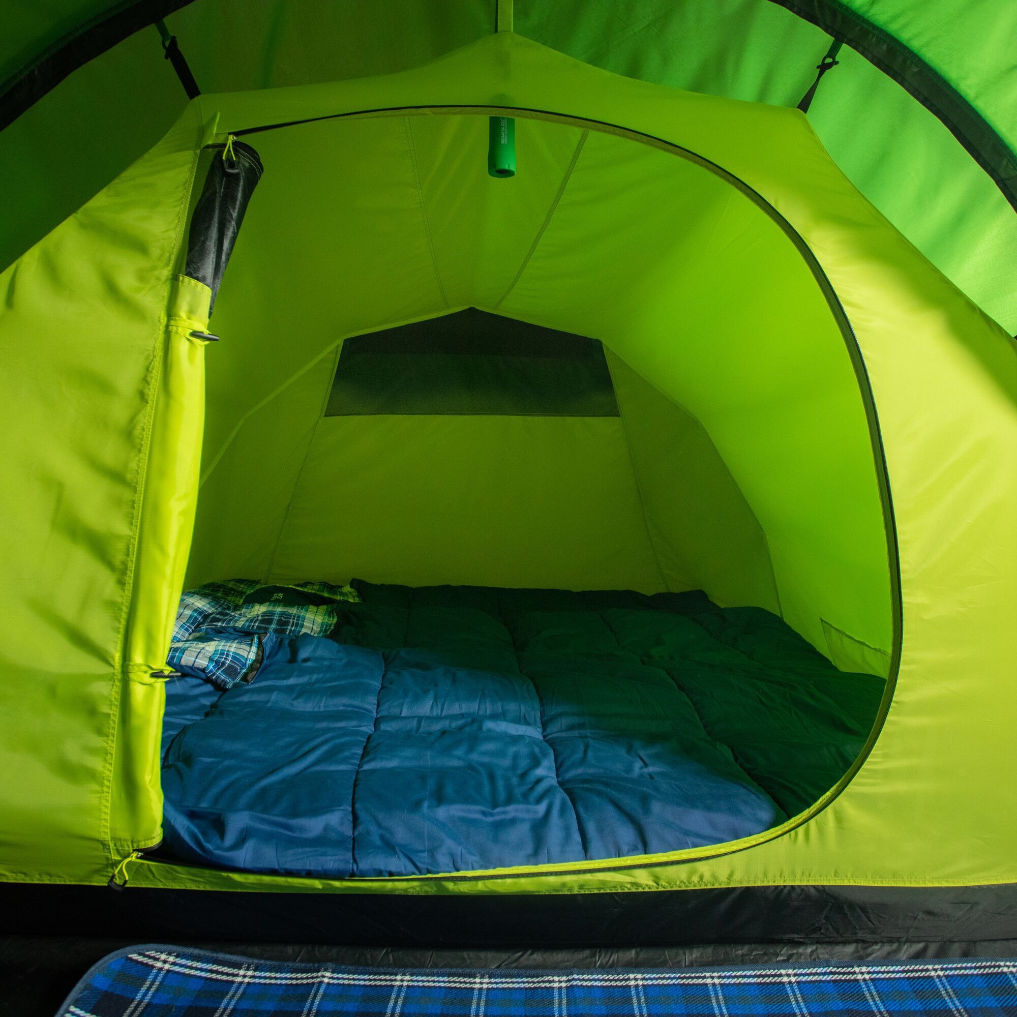 Regatta Montegra  Tunnelzelt 430 x 235 x 135 cm für 4 Personen
