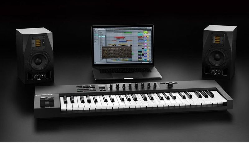 Native Instruments Komplete Kontrol A61 - Keyboard / MIDI controller