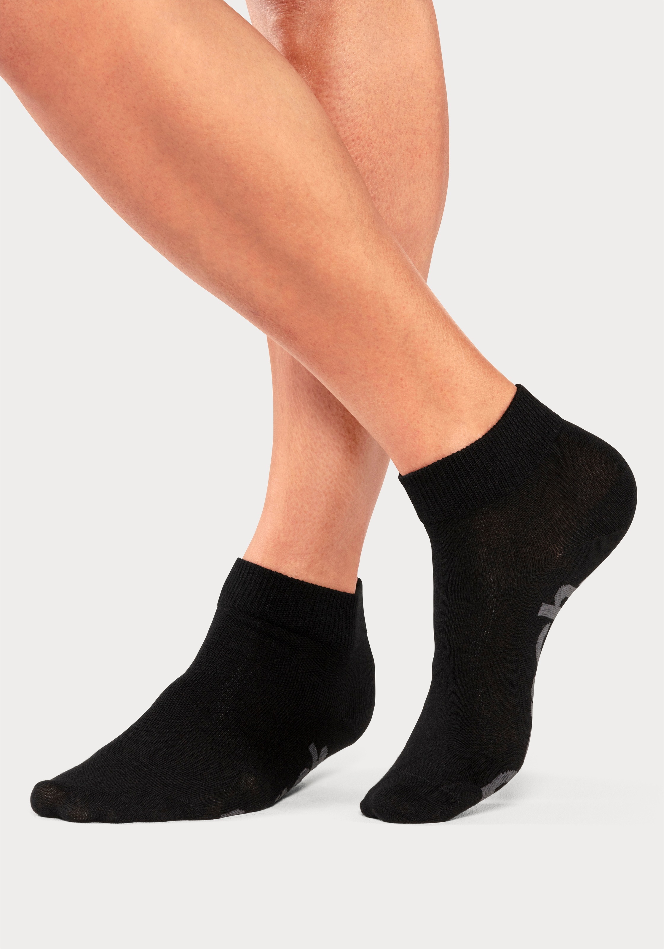 Bench. Kurzsocken Federtasche, 7 Stk. tlg. in ansprechendem Mäppchen mit Reissverschluss
