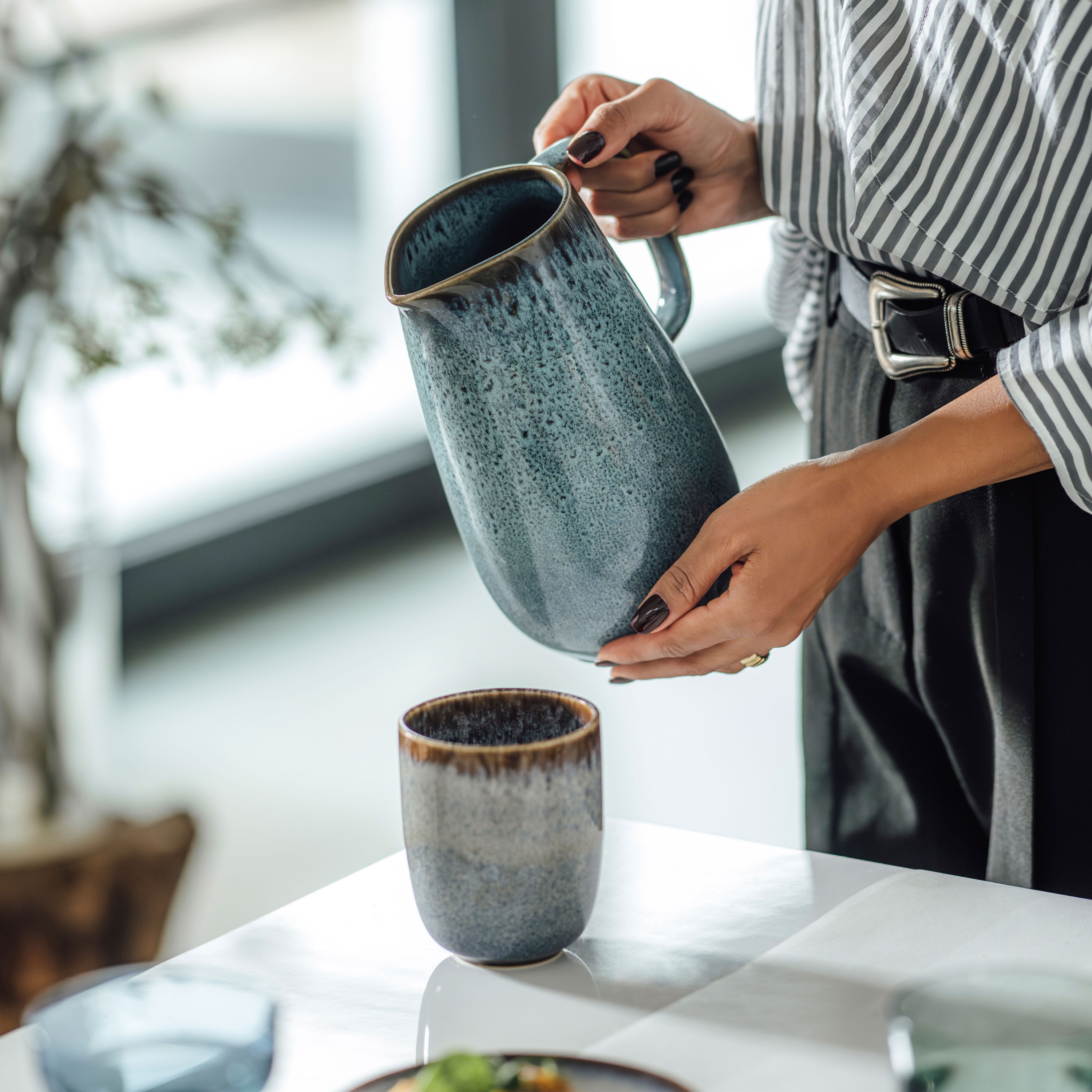 Lave Pitcher Blue, 54.2 oz, earthenware