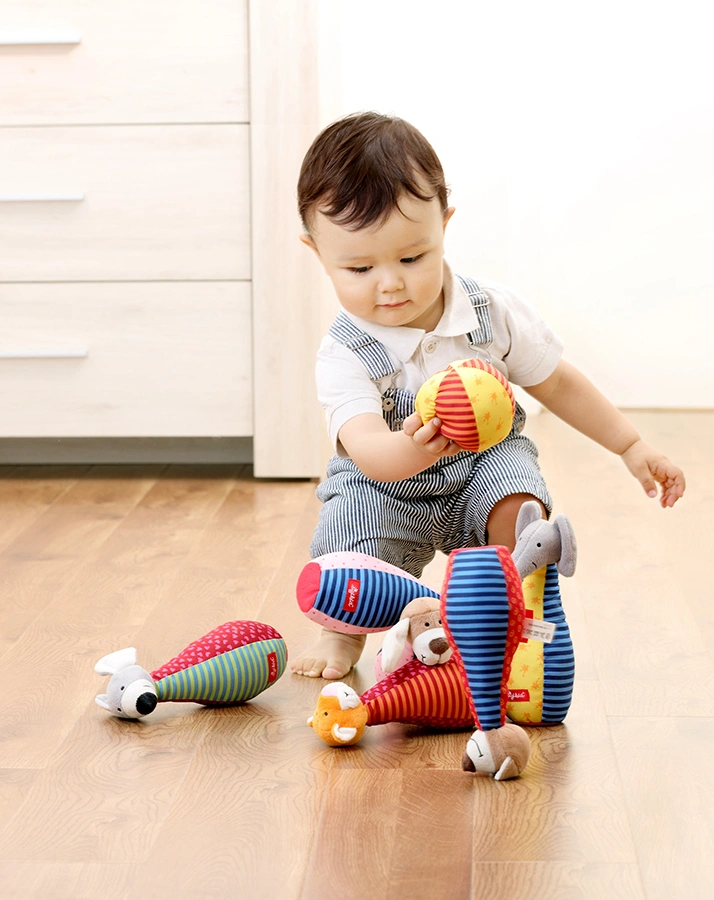 Kegelspiel mit Rasseln in bunt