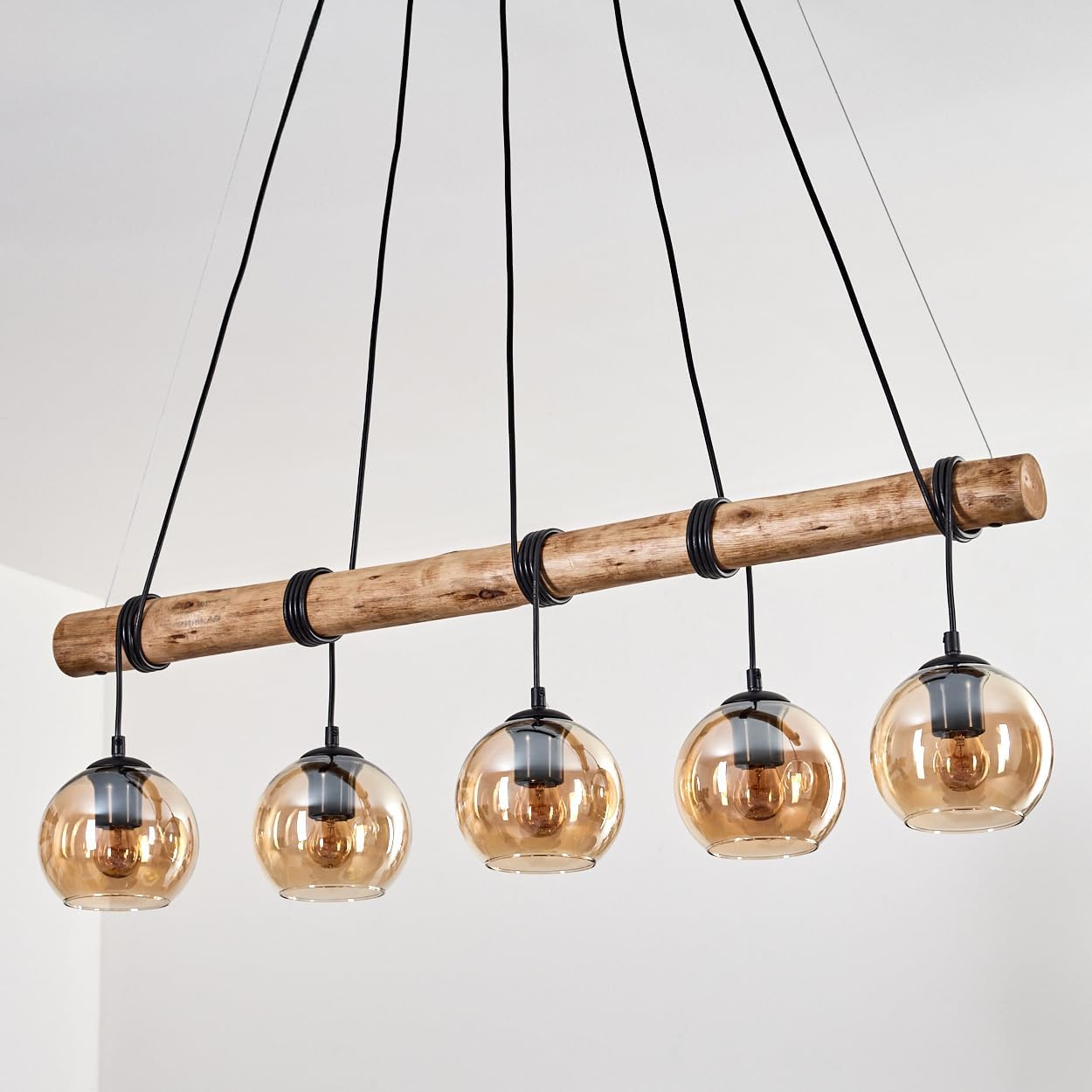 HOFSTEIN Pendelleuchte Koyoto, 5-flammige Hängelampe aus Metall/Holz/Glas in Schwarz/Natur/Bernstein, Vintage Hängeleuchte m. Glasschirmen und Holzbalken, max. 150cm, E27, Esszimmer, Wohnzimmer, Küche