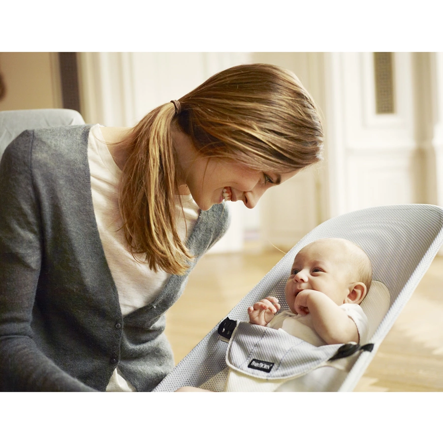 BABYBJÖRN Babywippe Balance Soft Mesh Silber Weiß