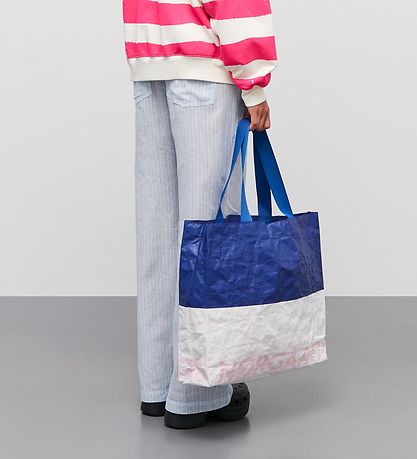 Mads Nørgaard Shopper - Waschsalon Athen - Surf Das Web