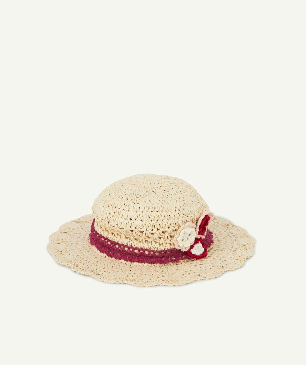 LE CHAPEAU DE PAILLE AVEC BANDE ET FLEURS BRODÉES