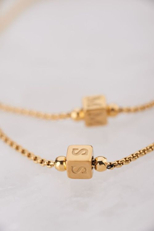 Minimalistische armband met cube initial