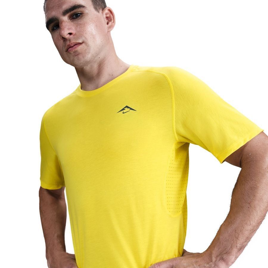 Nike T-shirt Running Dri-FIT ADV Solar Chase - Lightening/Noir
