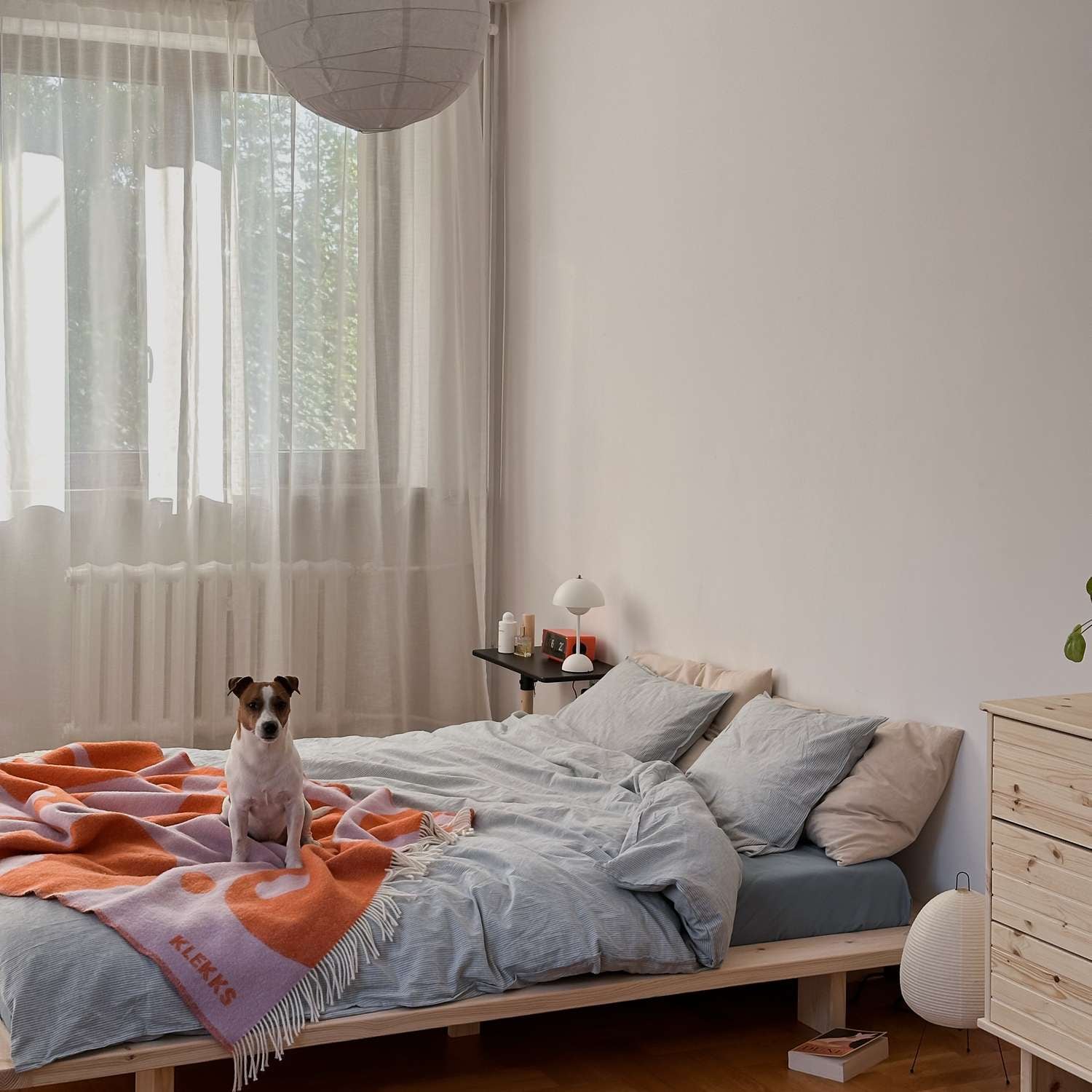Karup Design Bettgestell »JAPAN BED, FSC®-zertifiziertem Massivholz Futonbett, excl. Matraze« Mit Lattenrost,  zeitlos, bequem & in mehreren Farben und Grössen erhältlich.