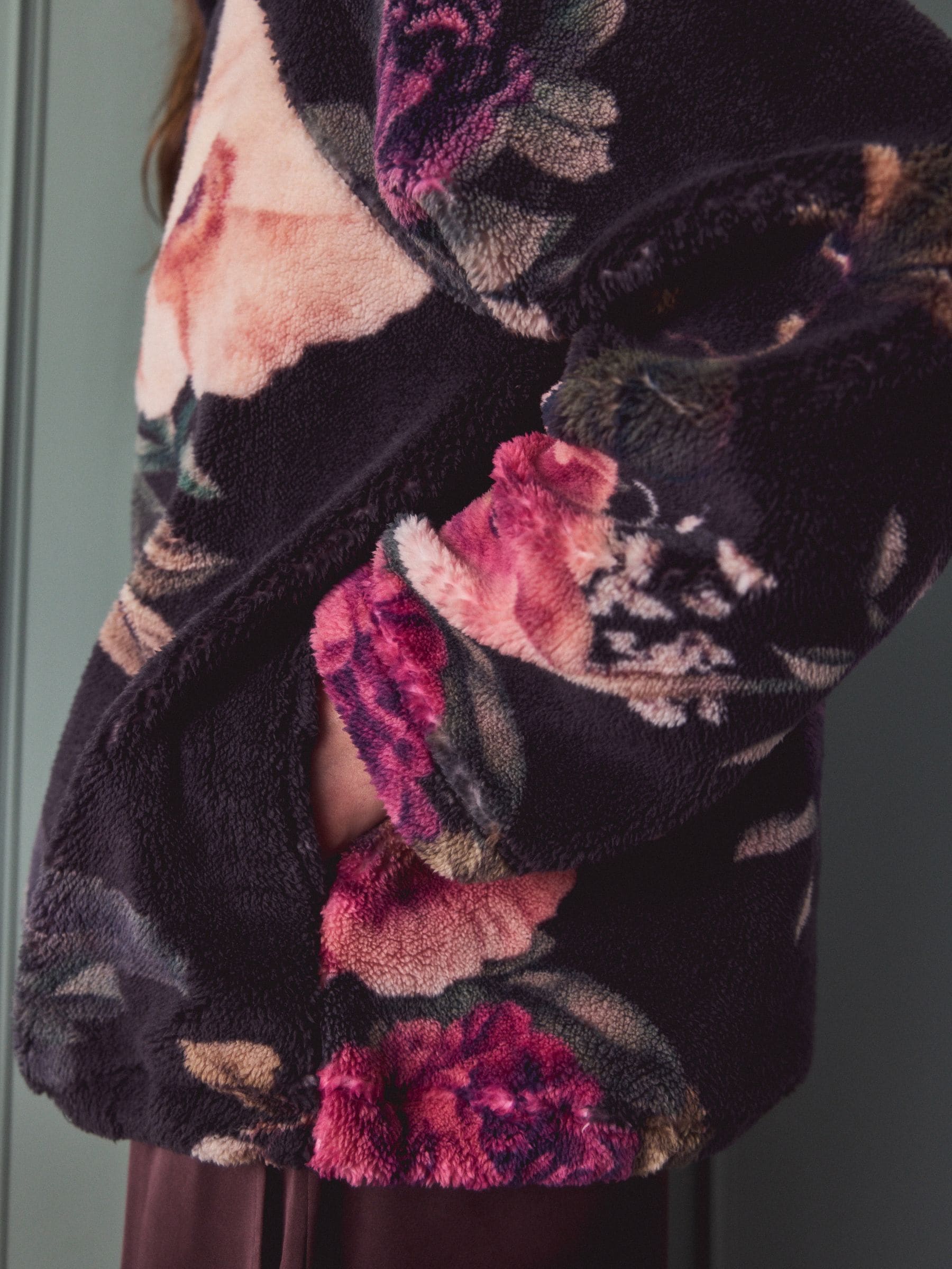 Zwart bloemenprint - Printed Borg Fleece Top