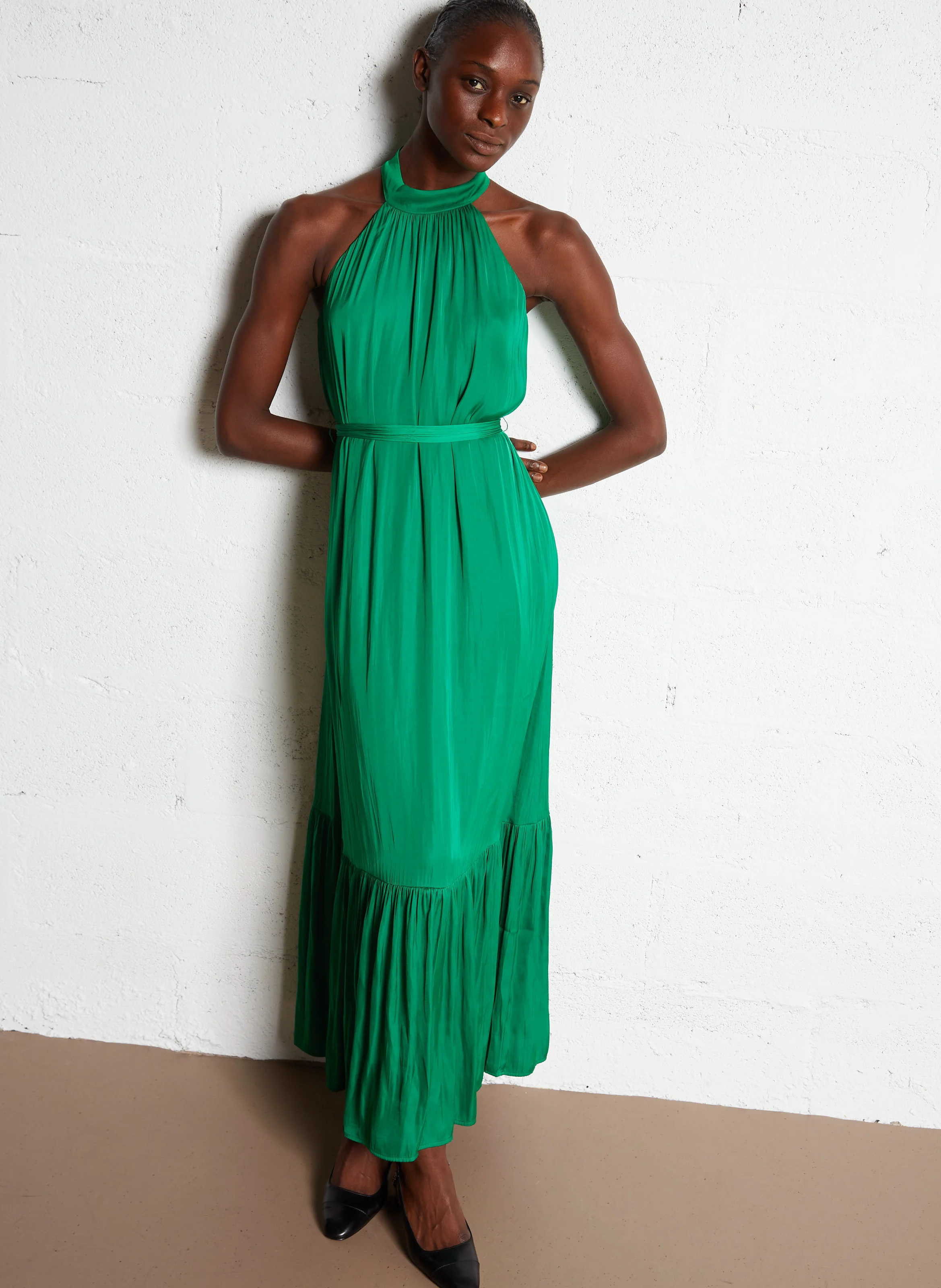 Robe longue col rond satinée | Vert