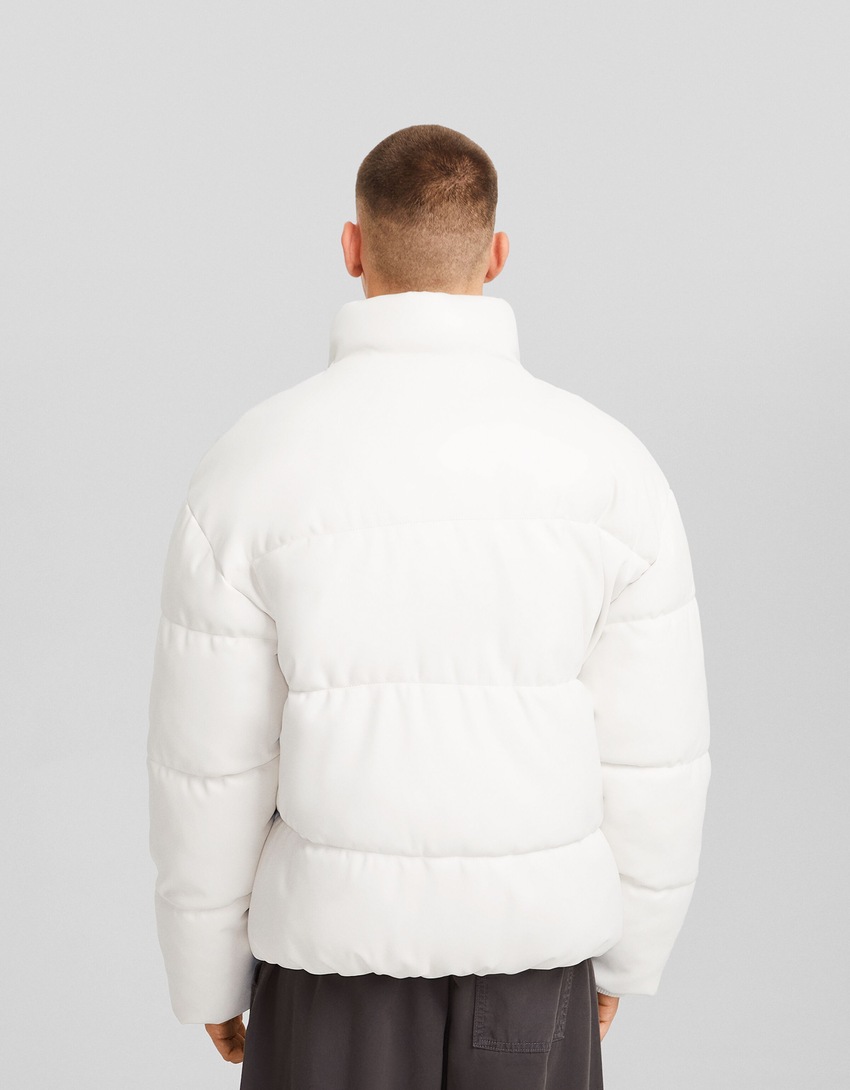 Jaqueta puffer com efeito de couro