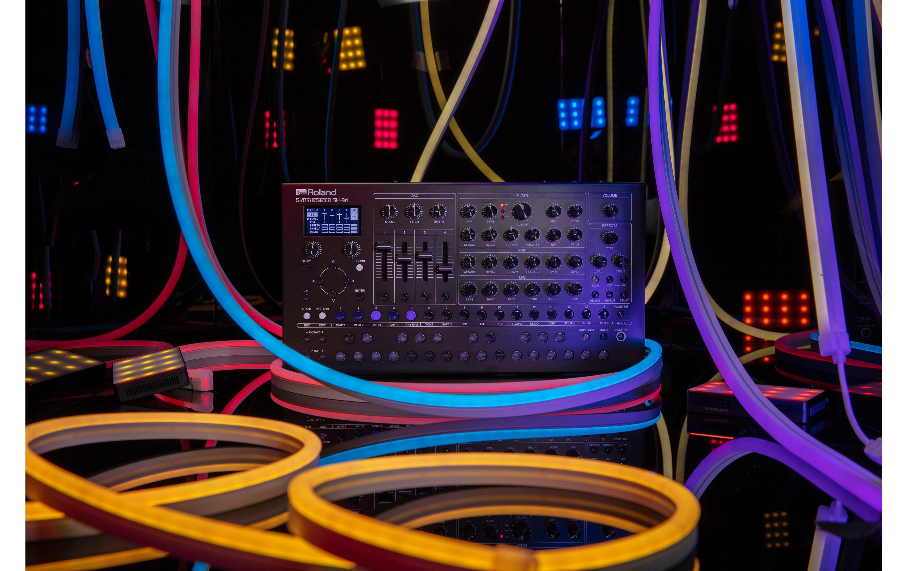 Synthesizer SH-4d<br>Desktop-Synthesizer mit tiefgreifenden Synthese-Tools