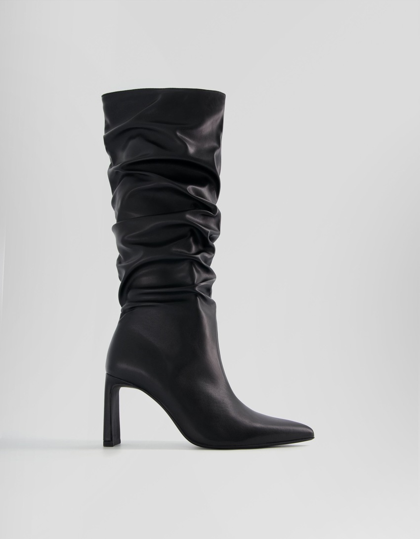 Botas de salto agulha folgadas