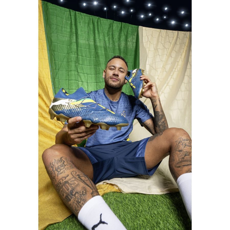 PUMA Future 7 Ultimate FG/AG NJR BNA - Sailing Blue/Marine Blue/Jaune/Grassy Green/Doré ÉDITION LIMITÉE