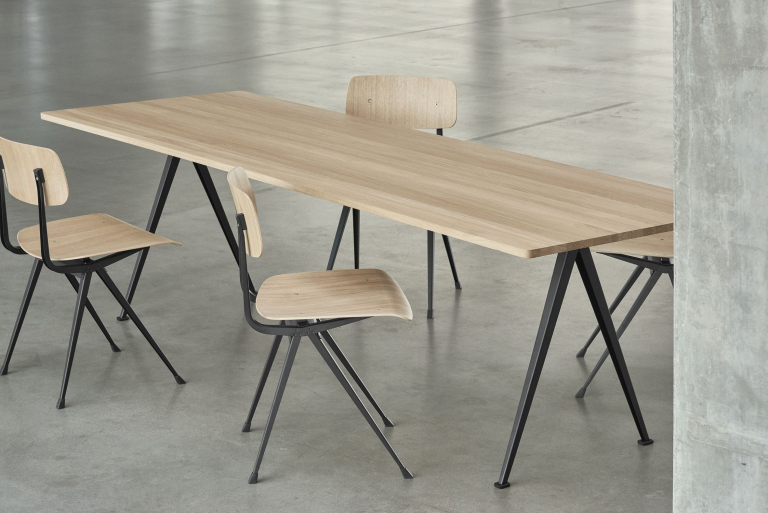 Hay Pyramid 02 tafel 300x85 gerookt eiken, zwart onderstel