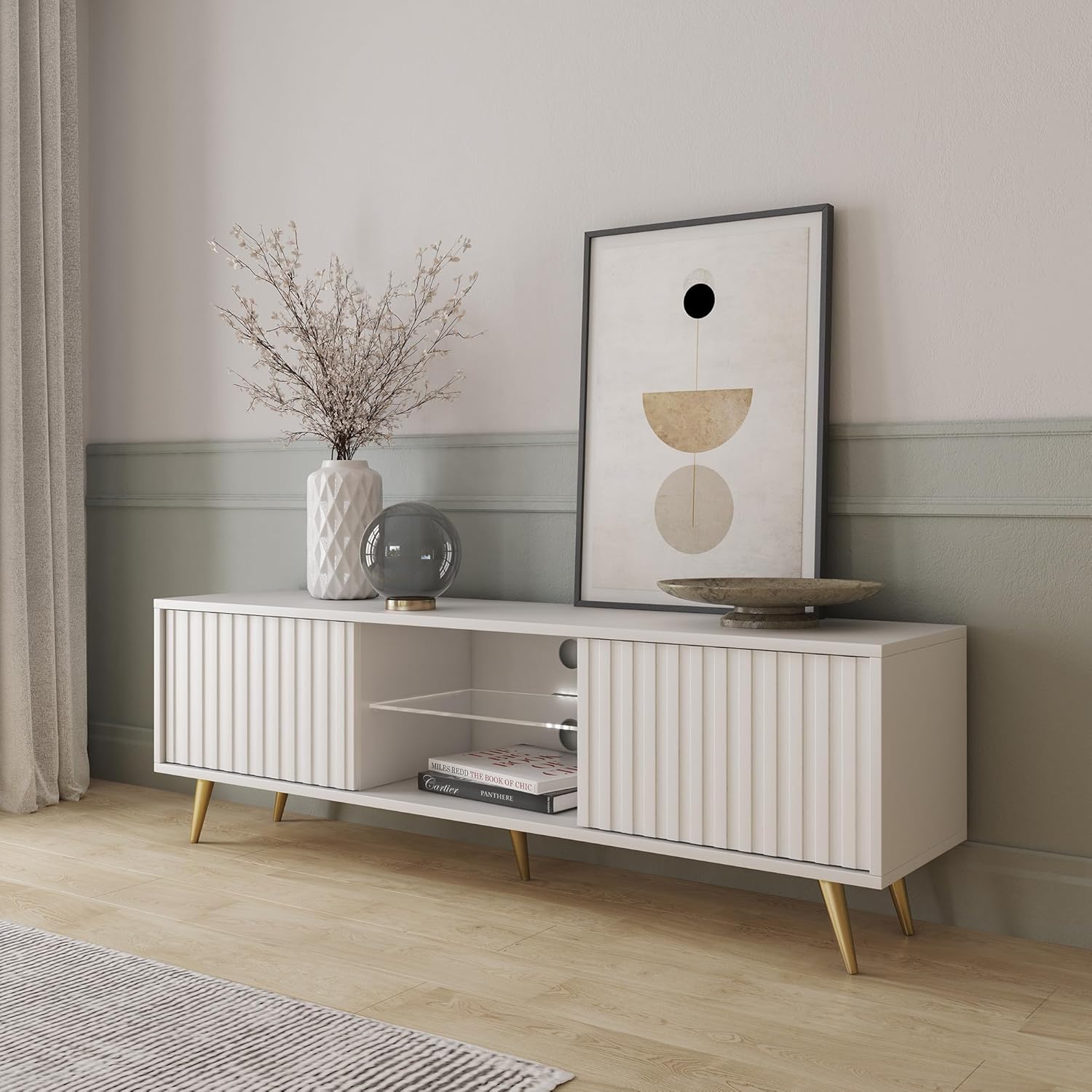 Selsey TV Schrank Board Sideboard Fernsehtisch Fernsehschrank Mit Lamellen 135 cm Goldene Beine Weiß Bello