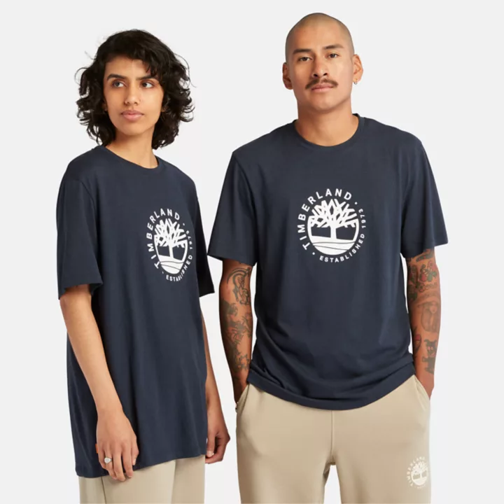 Camiseta unissex com estampa do logo Refibra na cor azul marinho.