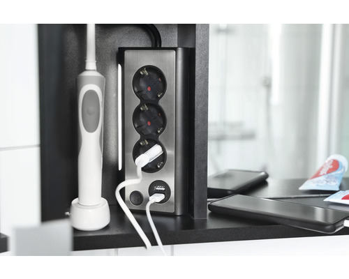 Drievoudig stopcontact met 1x USB-A-poort en 1x USB-C-poort, 1,5 m kabel met schokbescherming, zwart/zilver