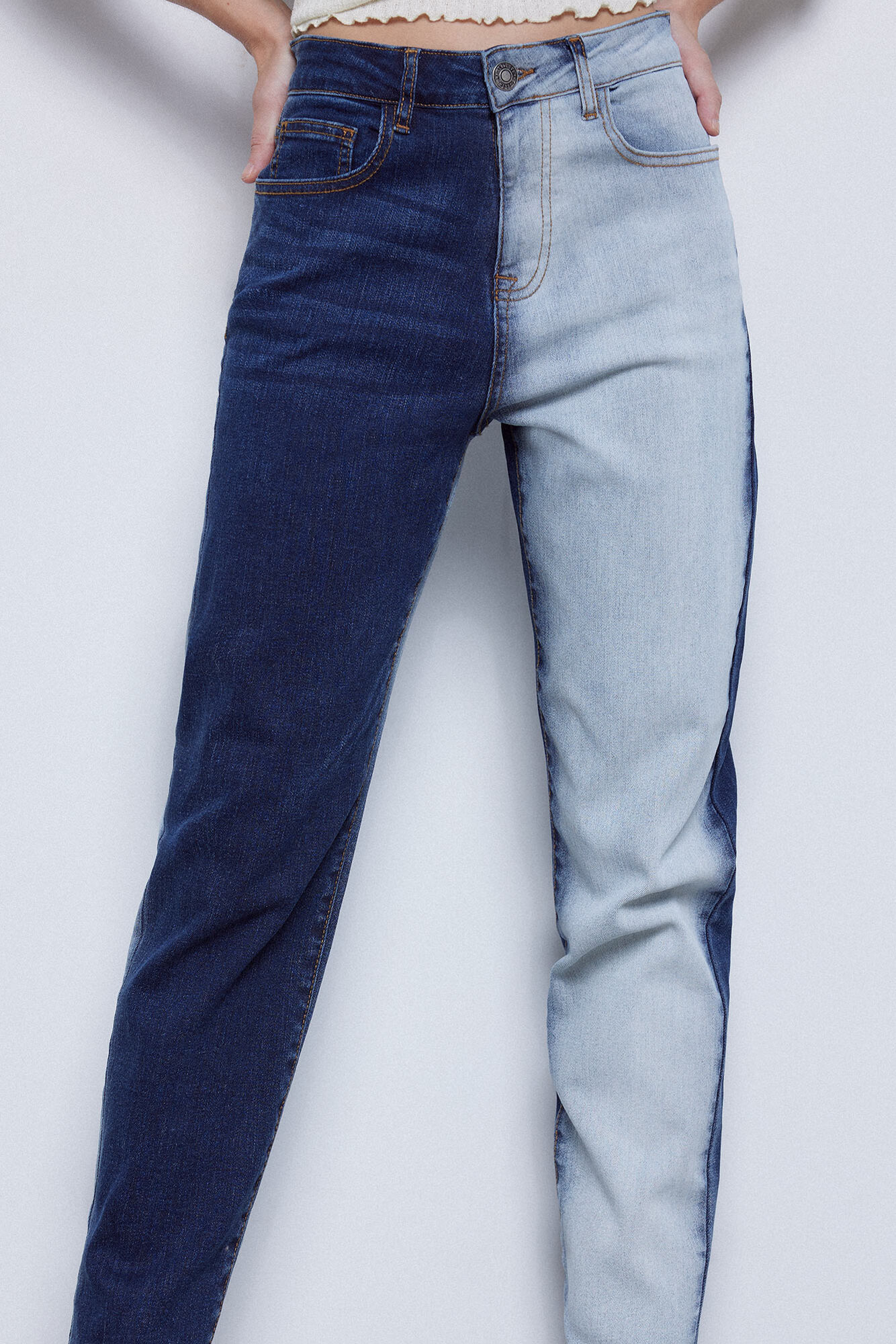 Calça mom fit bicolor