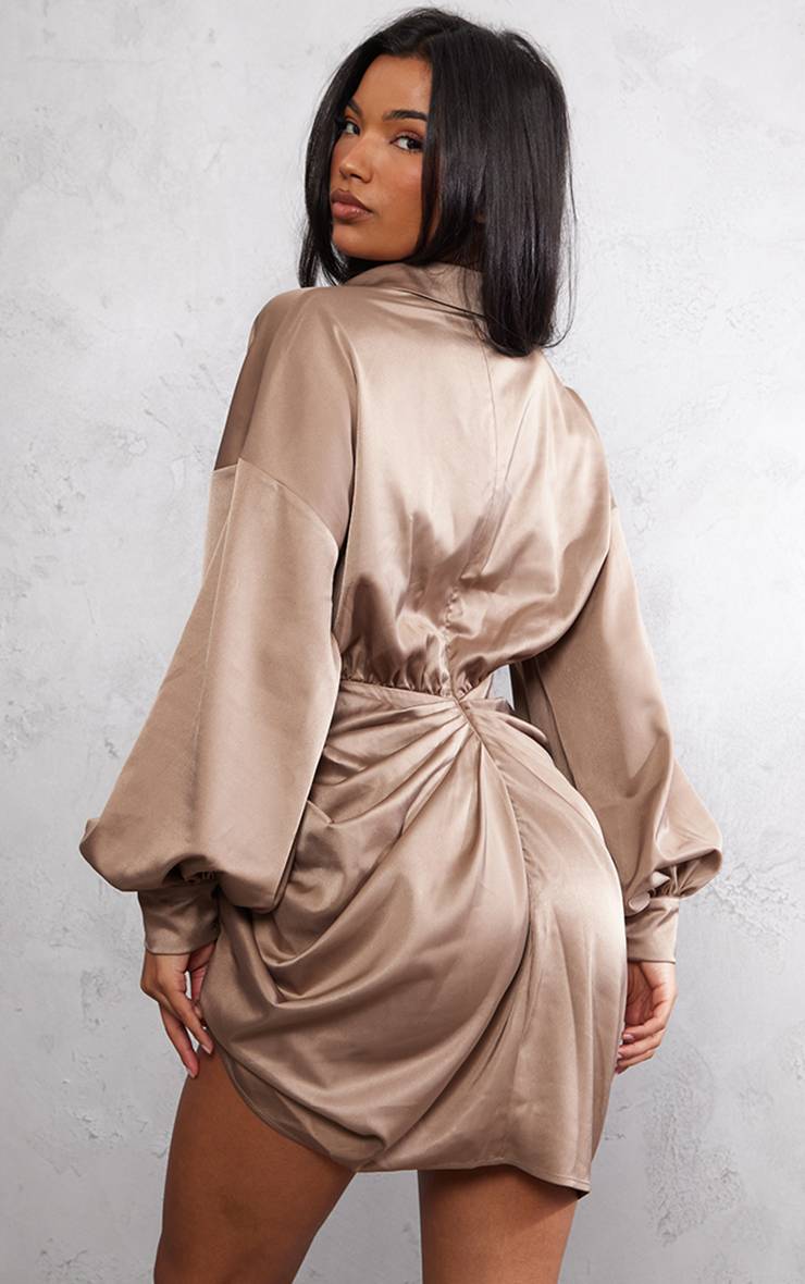Taupe Robe Chemise En Satin Jupe Drapée Manches Oversized