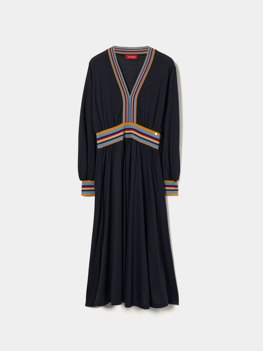 Vestido malha às riscas manga comprida