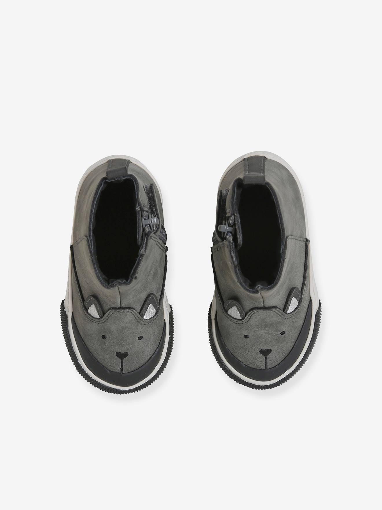 Sapatinhos elegantes com zíper para bebê menino, lisos em cinza escuro com estampas.