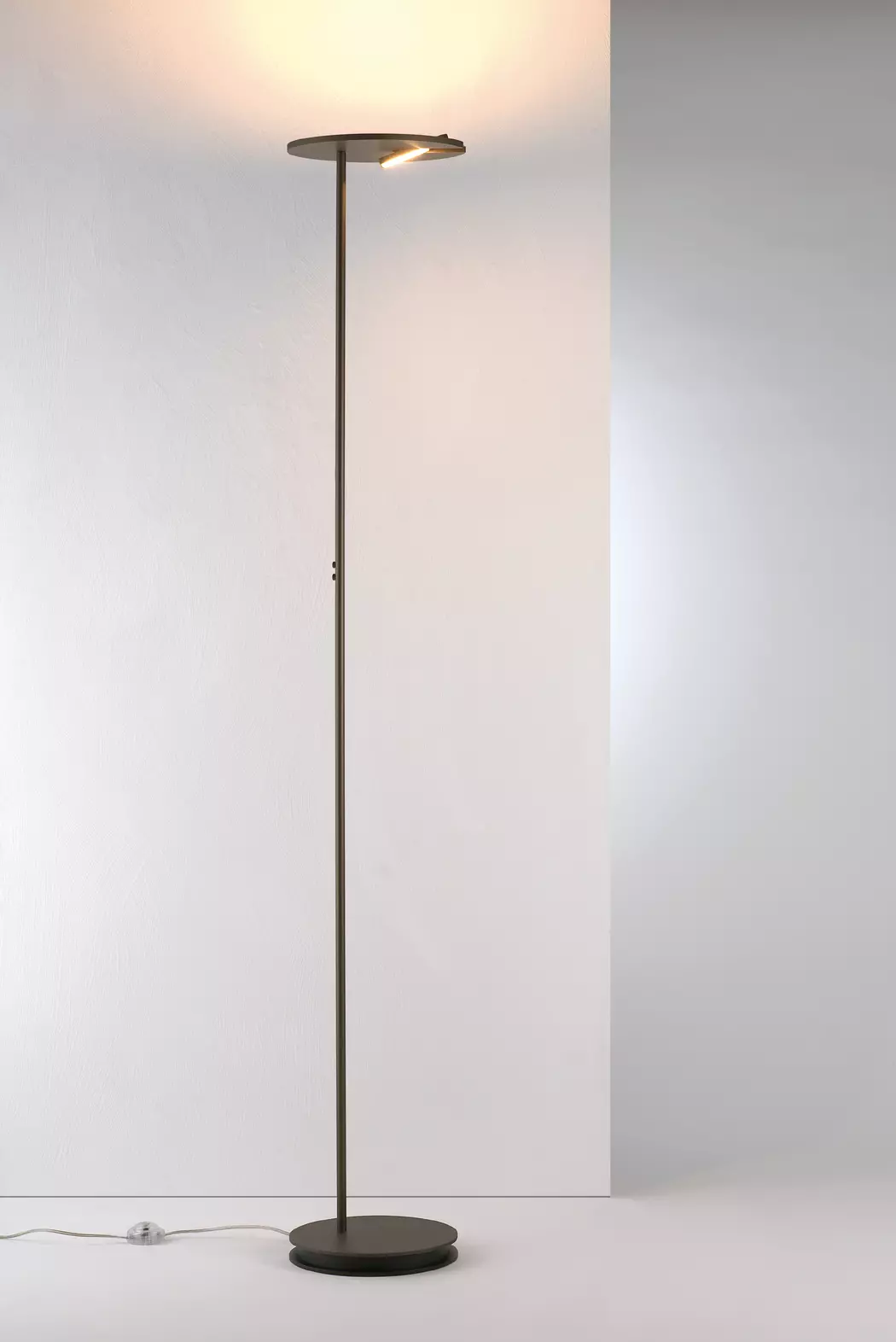 LED-Stehlampe Share