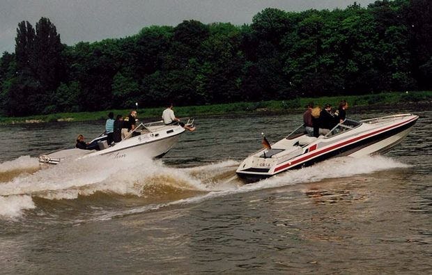 Motorboot fahren in Speyer als Geschenkidee