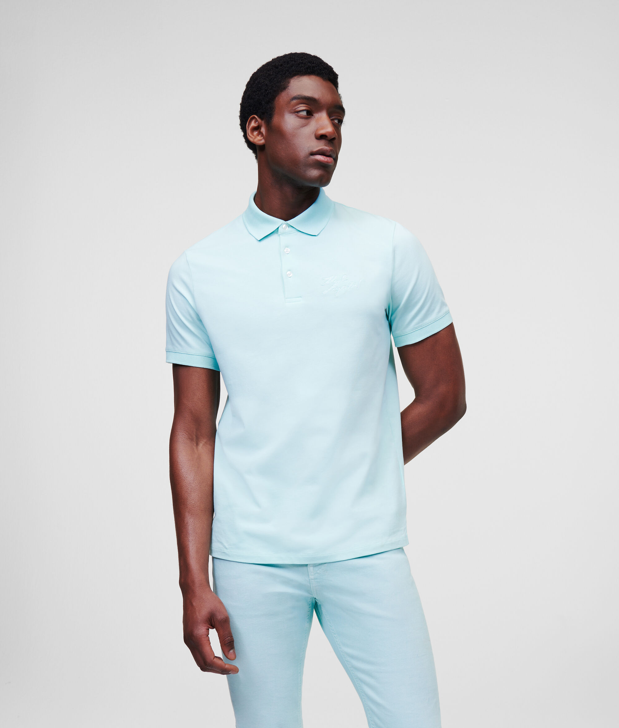 Polo à logo ton sur ton