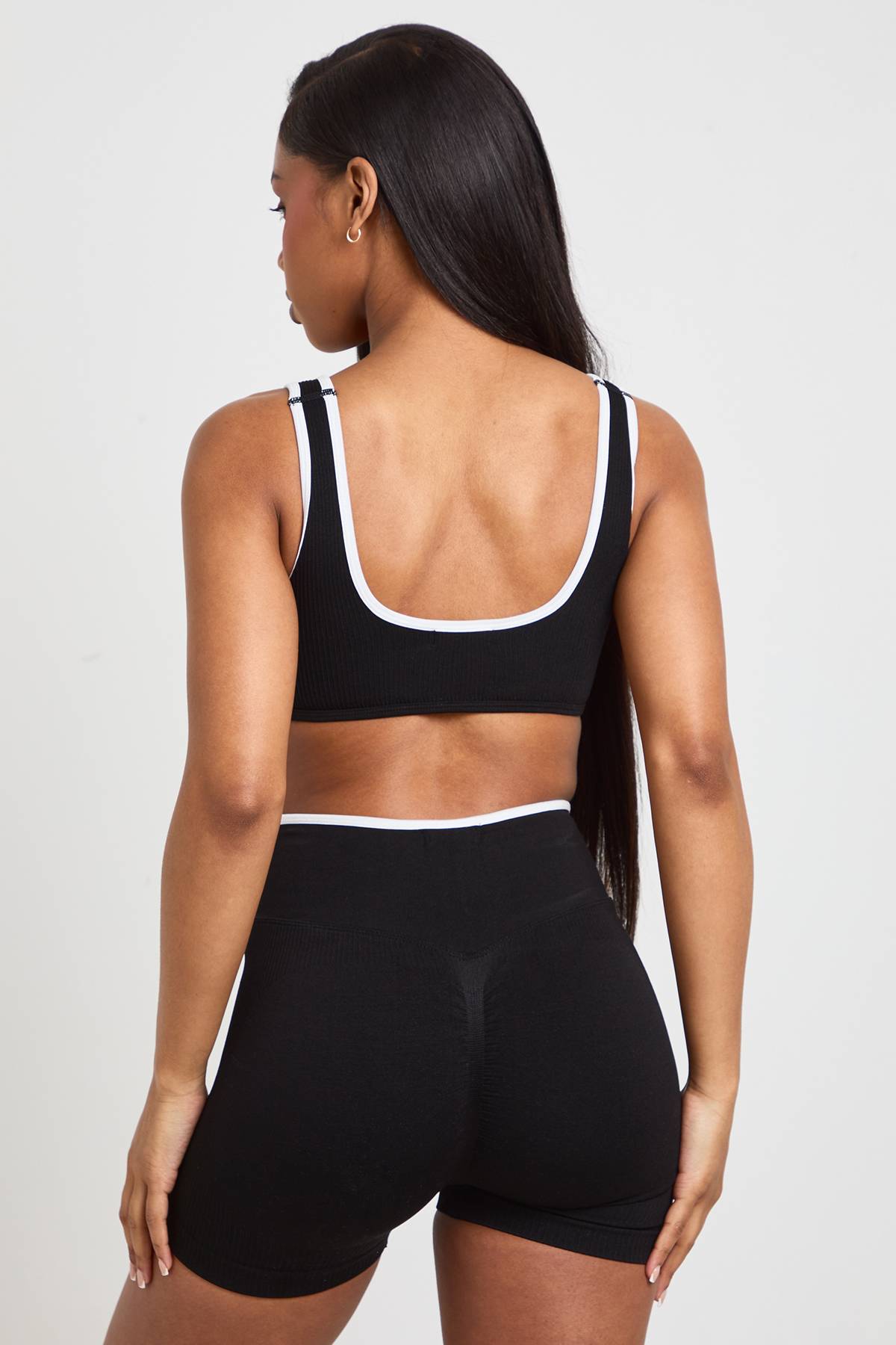 boohoo Short Actif Côtelé Sans Couture Avec Détail Froncé Fessier Et Design Croisé Contrasté