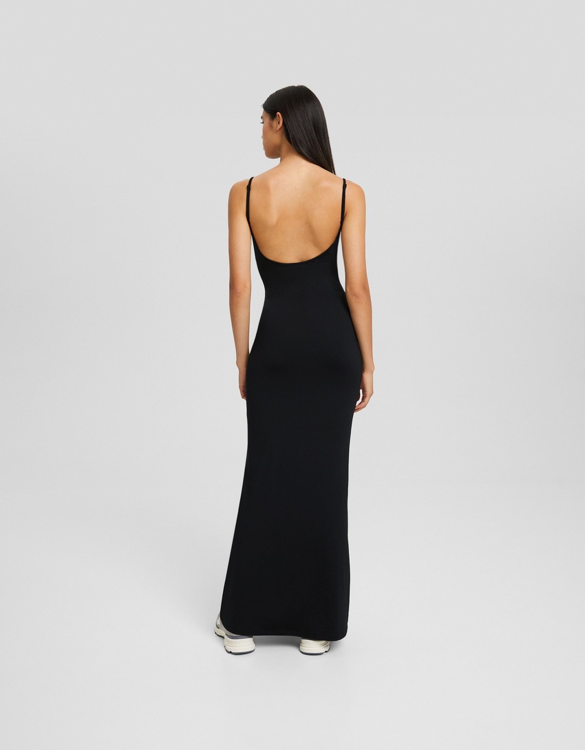 Vestido longo justo com alças finas