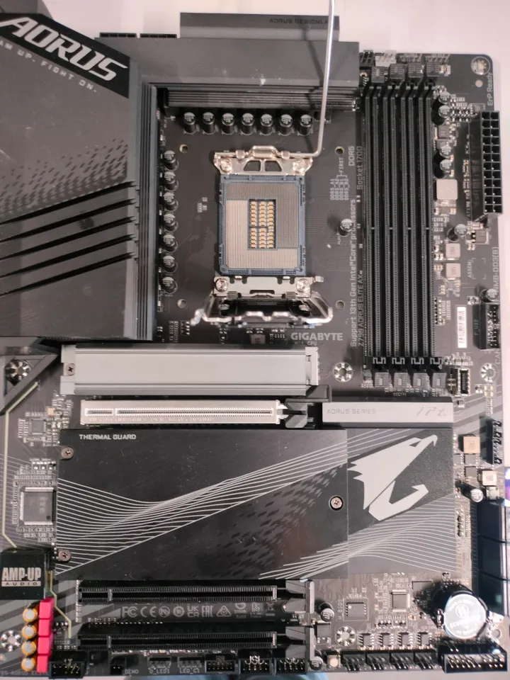 [OUTLET] - Gigabyte - Bundkort - LGA1700 sokkel - Z790 Chipset - onboard grafik (CPU påkrævet) - HD Audio (8-kanaler)