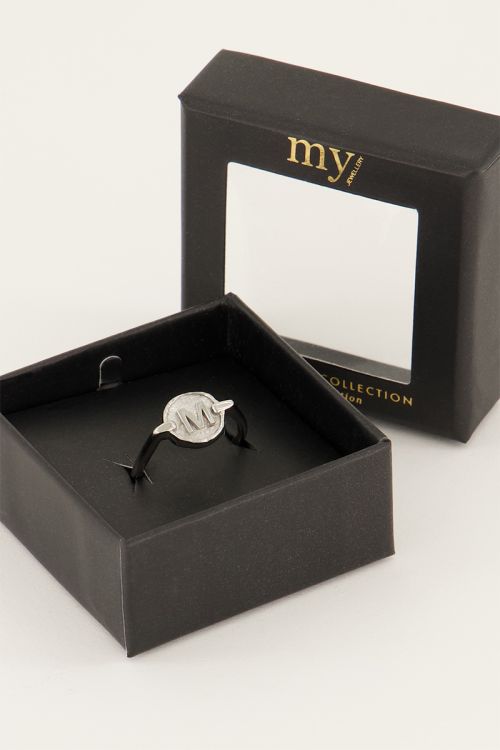 Ring met cirkel & initial