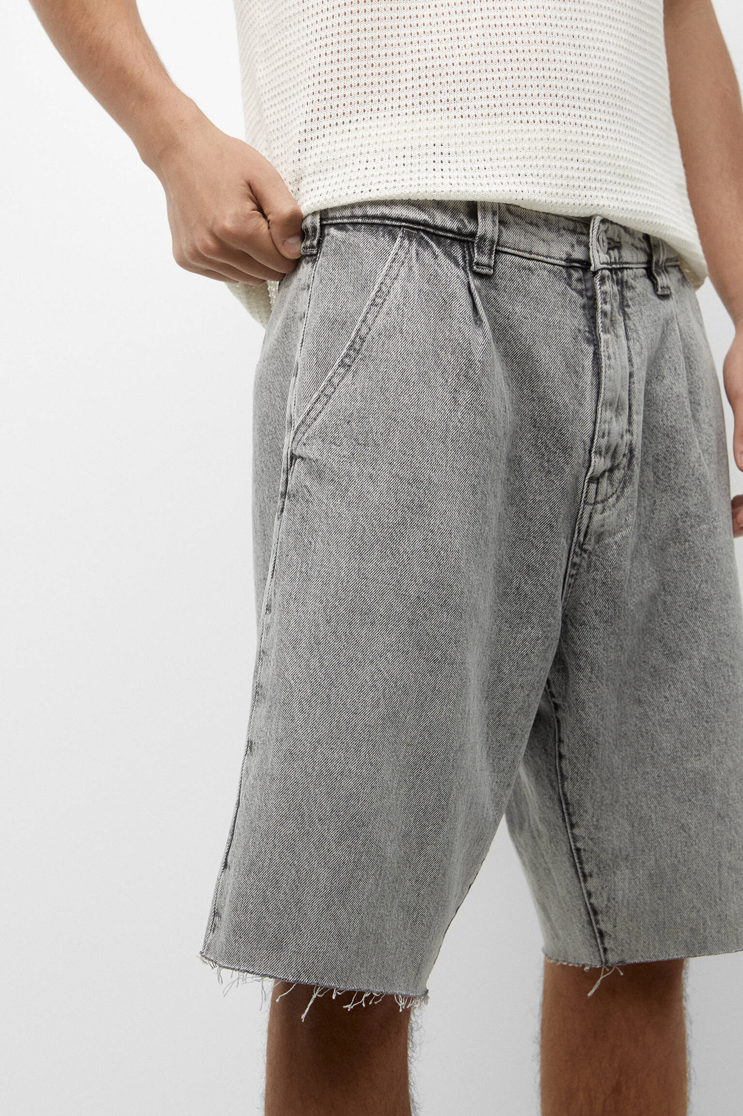 Bermuda jeans com pregas e pernas largas - Cinza escuro