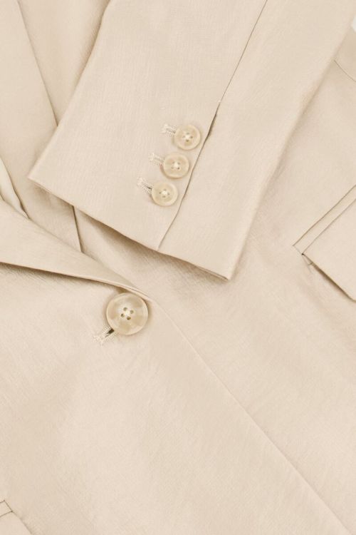 Beige blazer satijnen look
