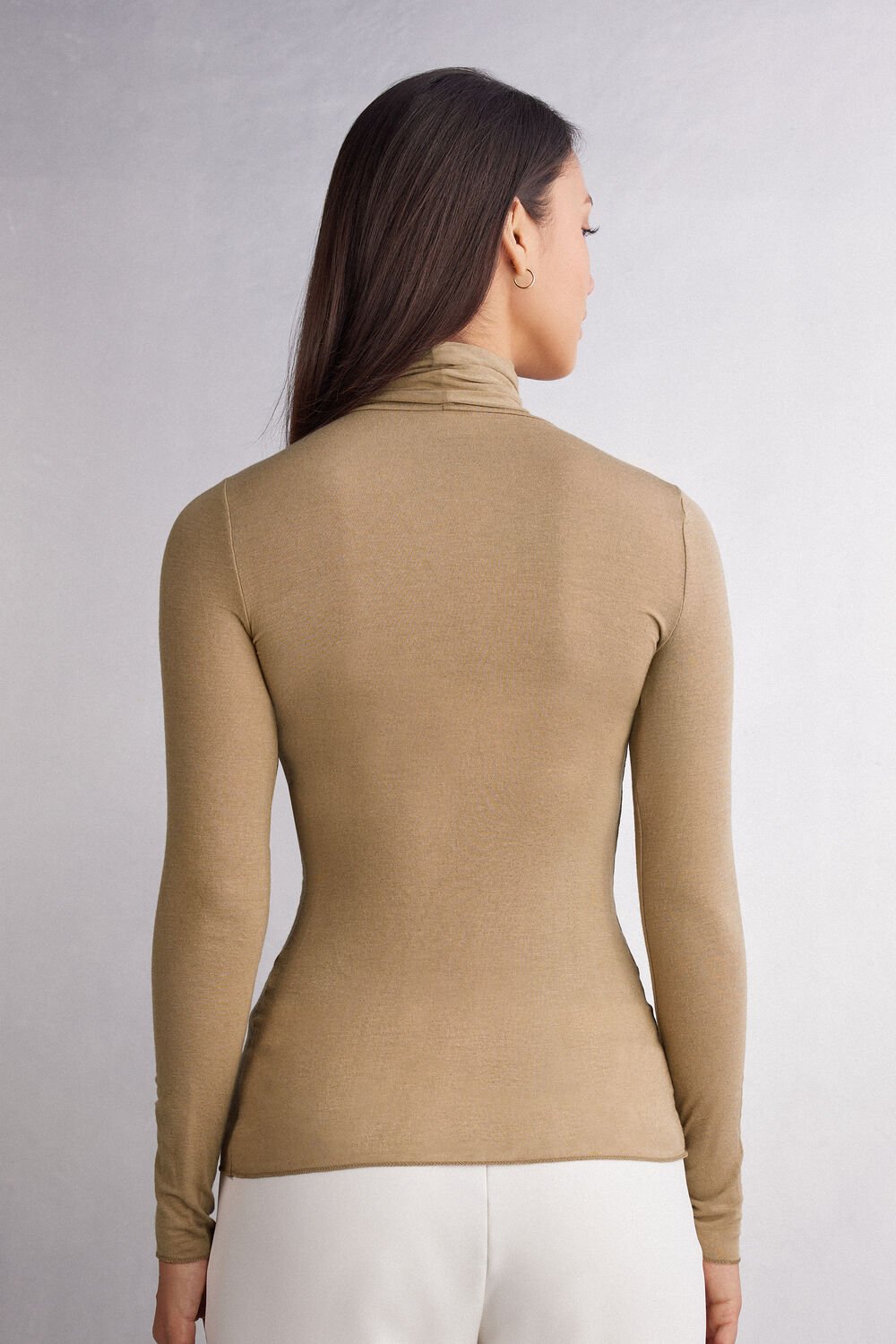 Blusa ultraleve de gola alta em modal e cashmere