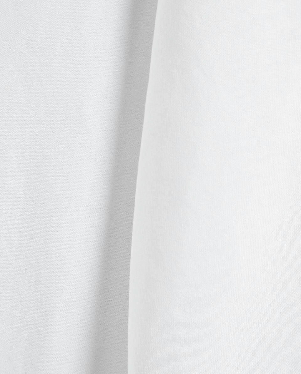 Camisa de algodão com detalhes em renda.