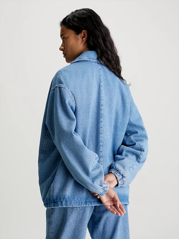 Jaqueta jeans estilo skater com modelagem relaxada