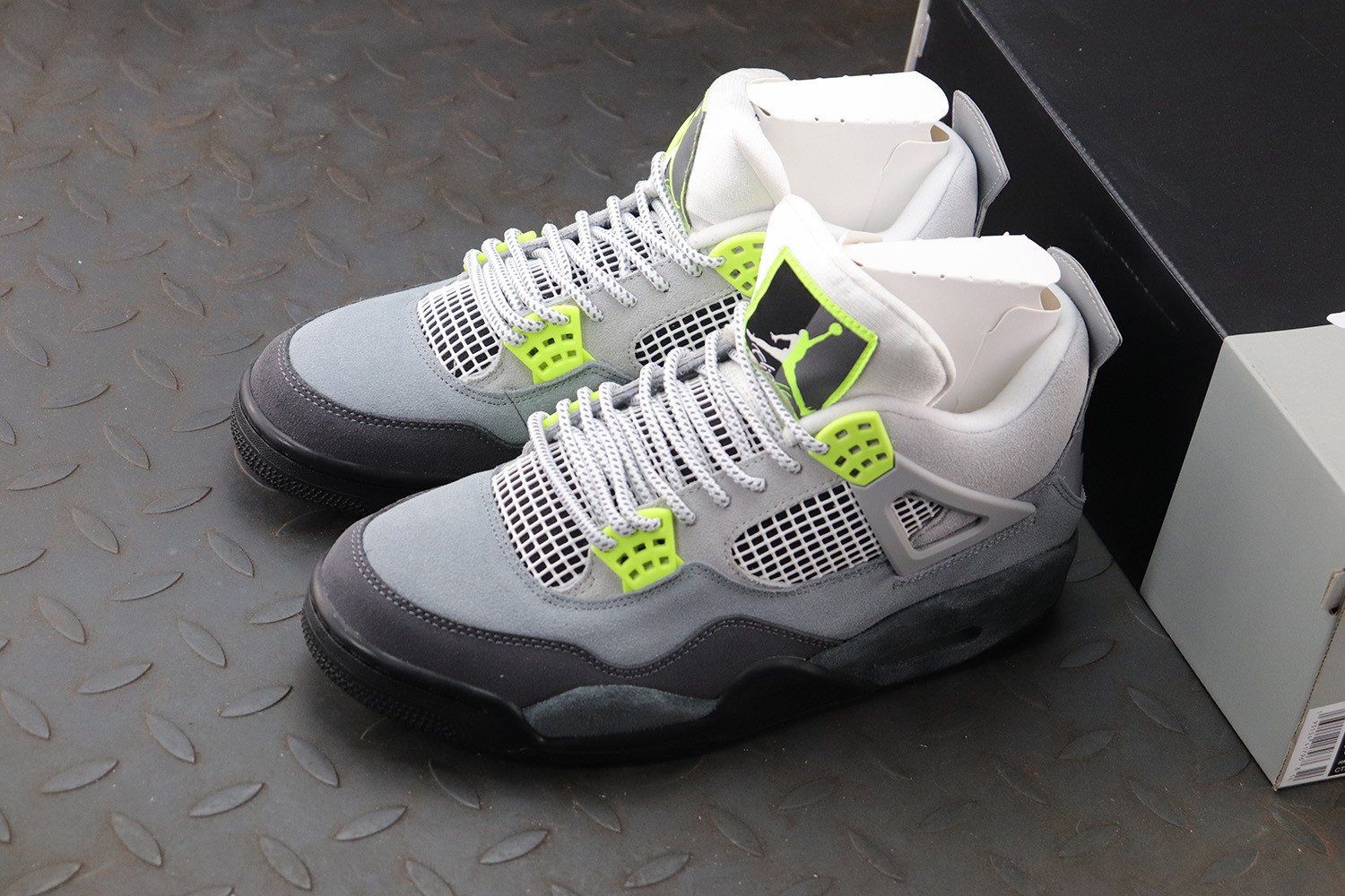 Jordan 4 Retro SE 95 Neon