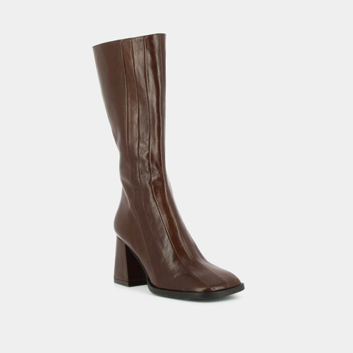 Bottes à talons et surpiqures  en cuir vieilli marron
