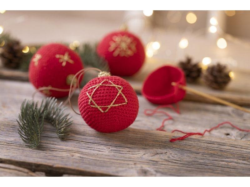 Creativ Company Bastelset Weihnachtskugeln Häkeln Individuell gestaltete Kugeln für den Weihnachtsbaum