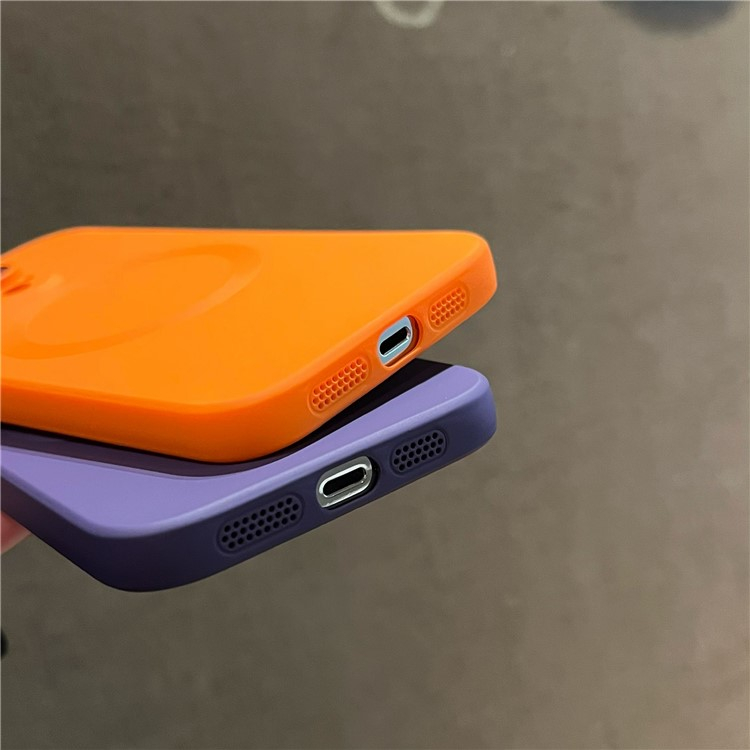 iPhone 15 Pro MagSafe Gummi Case Hülle mit Kameraglasschutz - Schwarz