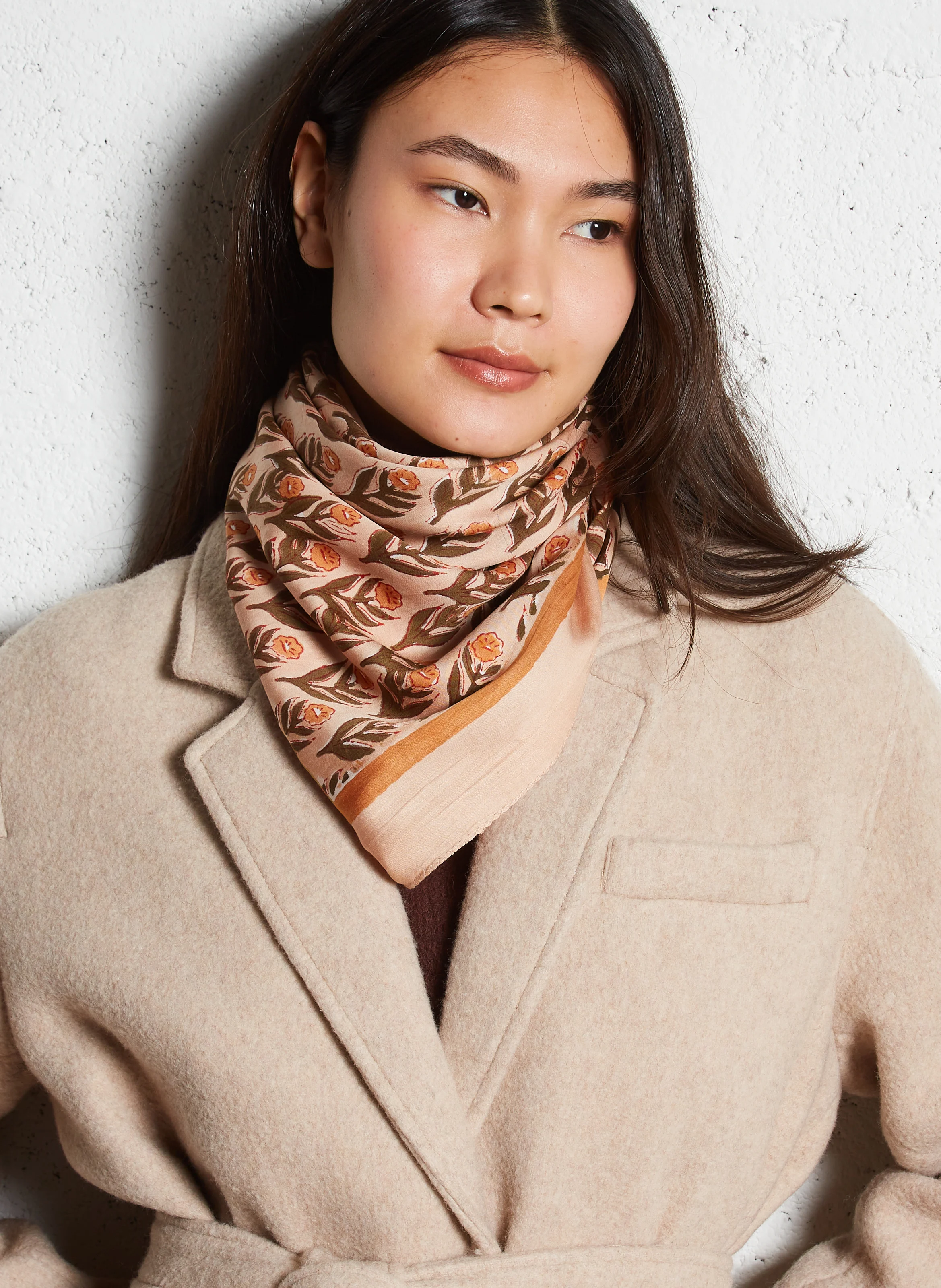 LALAVIDA - Foulard en satin imprimé | Beige