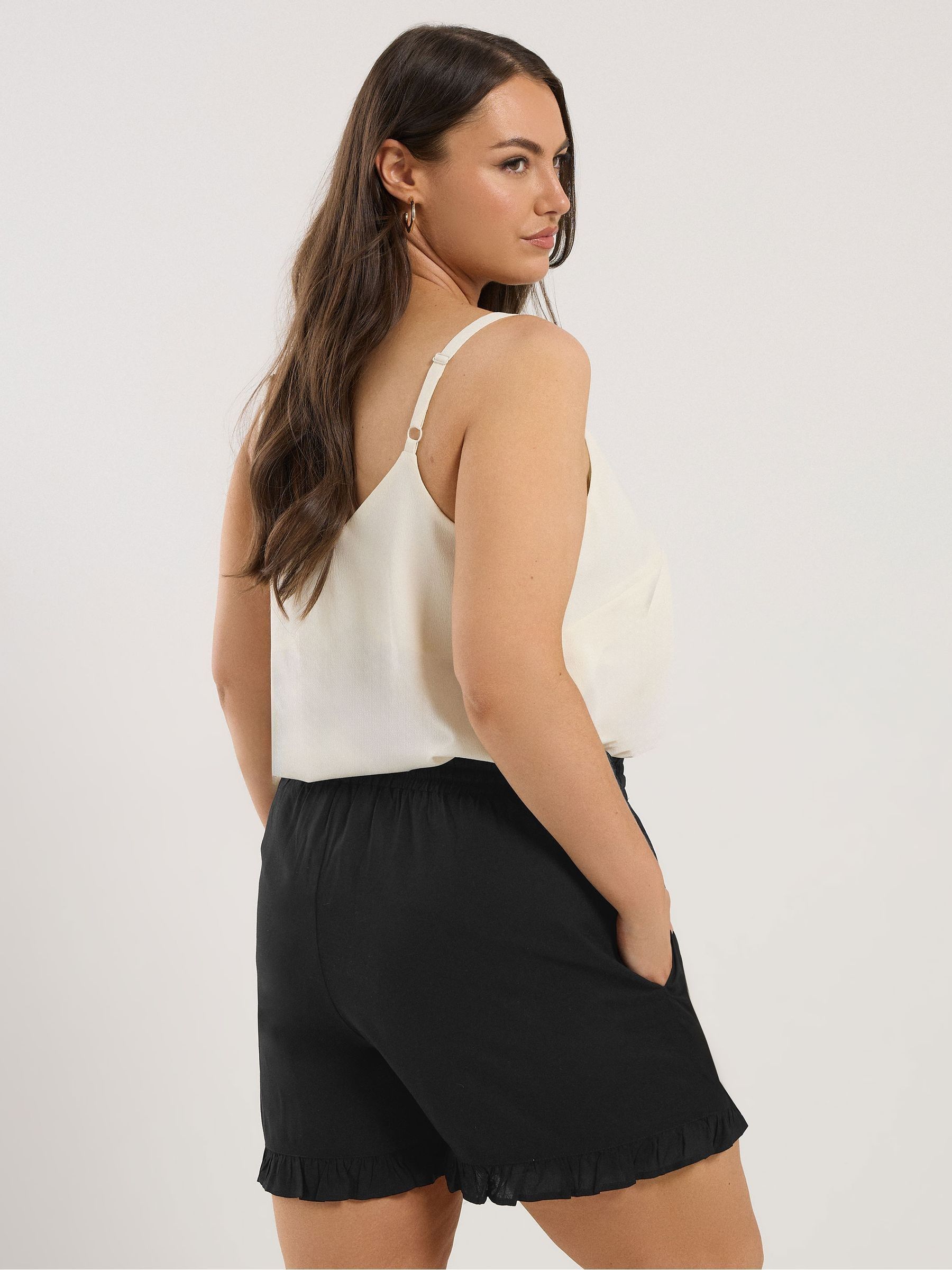 Zwart - Yours Curve Beaded Frill Shorts