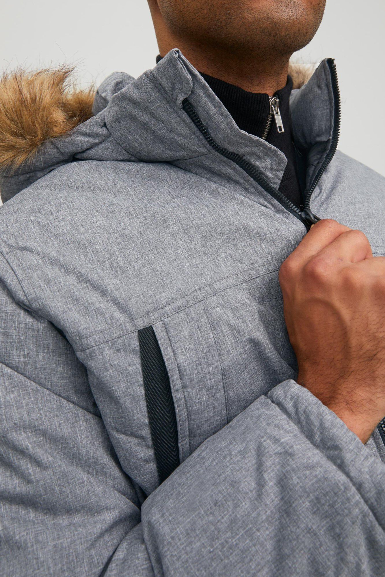 Parka com capuz de pele