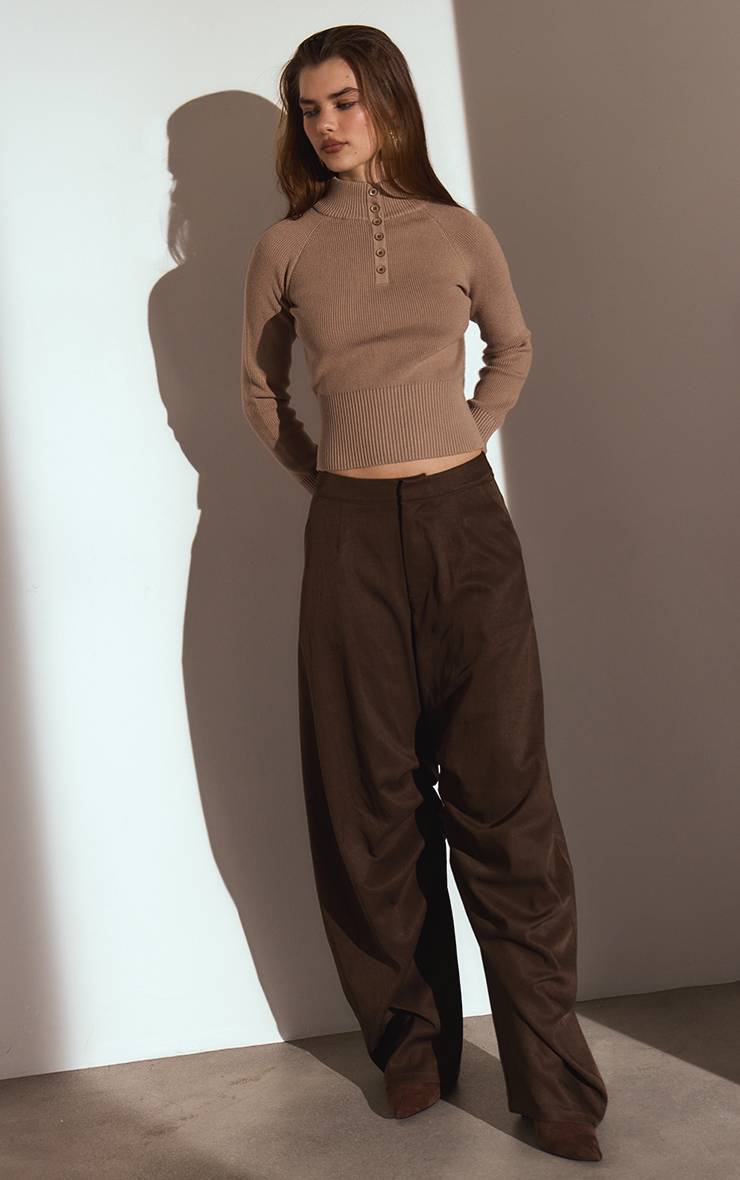 Dark Chocolate Pantalon Tissé À Plis Et Jambes Tonneau